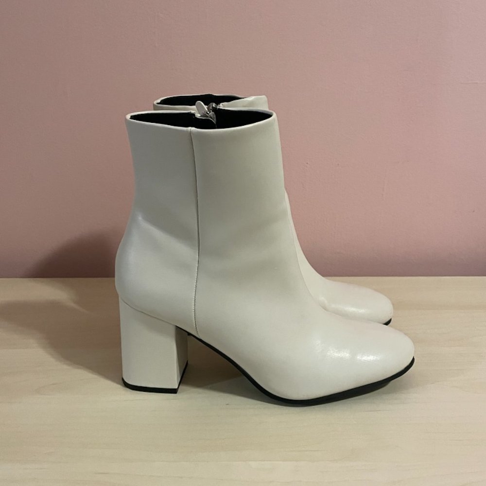 NWOT Altar’d State Mallory White Boots/Booties